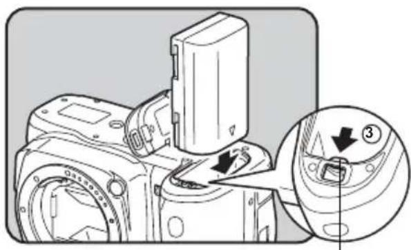 RICOH K-7 - バッテリーカバーを開ける - 2