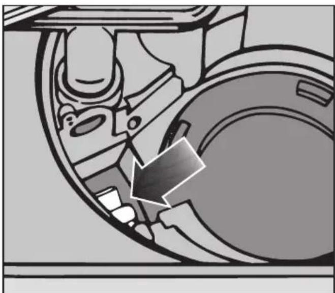 MIELE G 4240 - Rengöra avloppspumpen och backventilen - 2
