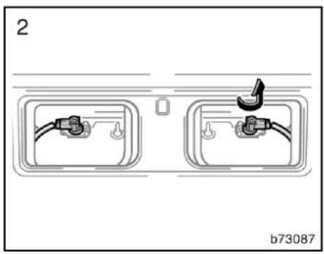 TOYOTA Corolla Verso (2007) - VÄNSTER STRÅLKASTARE: Tag bort clipsen och käpan. - 18