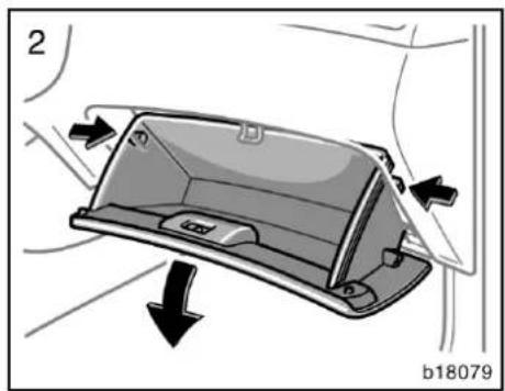 TOYOTA Corolla Verso (2007) - Kontroll och byte av filter till luftkonditioneringen - 2