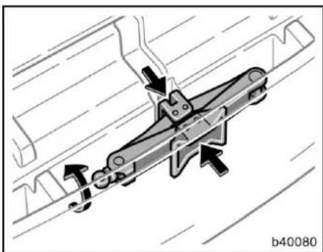 TOYOTA Corolla Verso (2007) - Ta fram verktyg och reservhjul. - 1