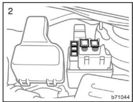 TOYOTA Corolla Verso (2007) - Översikt av motorrummet - 7