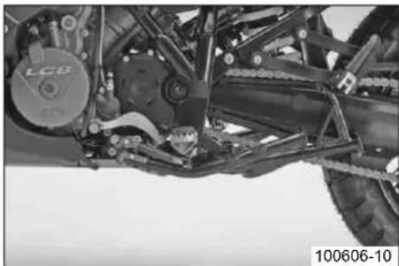 KTM 990 Adventure R - UNDERHÅLL AV CHASSI OCH MOTOR - 1