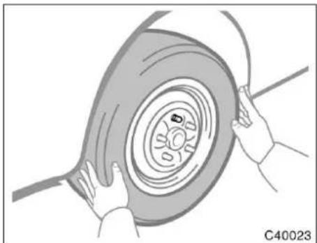 TOYOTA Previa (2003) - —Upphissning av bilen —Hjulbyte - 2