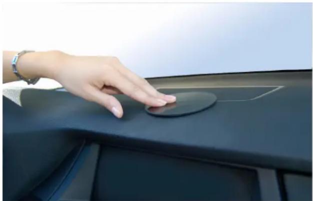 MAGELLAN RoadMate 1230 - Applying the Adhesive Disk - 1
