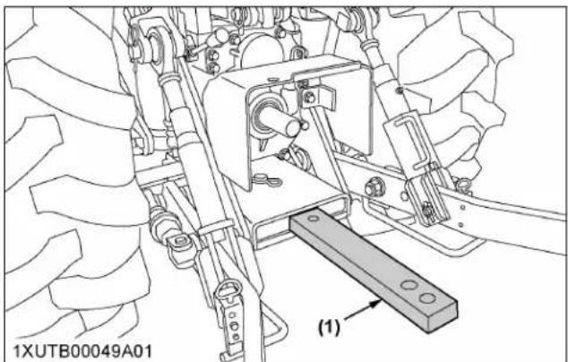 KUBOTA M5N-111HDRC12 - Adjusting drawbar length - 1