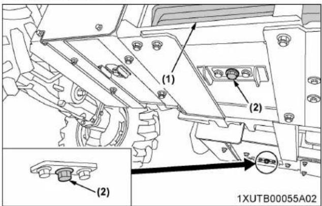 KUBOTA M5N-111HDRC12 - Draining fuel tank water - 2