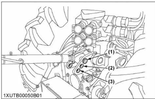 KUBOTA M5N-111HDRC12 - Selecting the top link mounting holes - 1