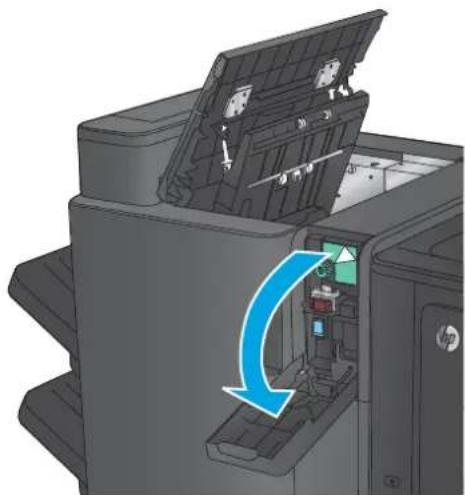 HP LaserJet Enterprise MFP M830 - Åtgärda papperstrassel innanför den övre vänstra luckan på häftnings-/staplingsenheten - 2