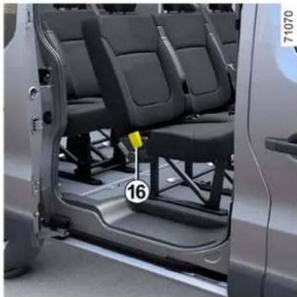 RENAULT Trafic (2025) - Bilbälten bak - 4
