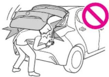 TOYOTA Yaris Hybrid (2022) - ⚠️ WARNING! (Fortsättning) - 1