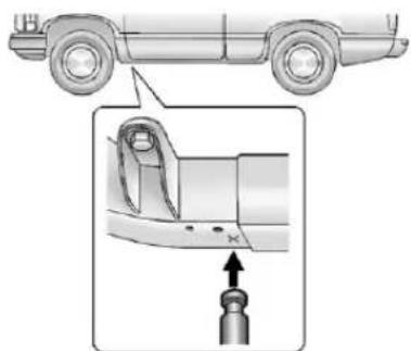 CHEVROLET Tahoe Hyrbid (2012) - RemovingtheFlatTireand InstallingtheSpareTire - 4