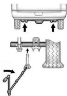 CHEVROLET Tahoe Hyrbid (2012) - RemovingtheFlatTireand InstallingtheSpareTire - 6