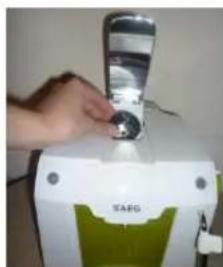 Lavazza Favola Plus - MAKING A COFFEE (Top Tip: If you want to make more than one coee, make all your espressos rst) - 2