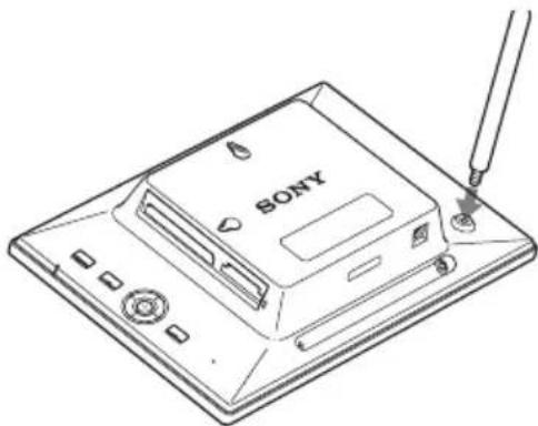 SONY DPF-D72NW - Setting the stand - 1