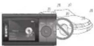 Diagram showing a device with a screen and a prohibition symbol, alongside a vehicle silhouette labeled with Chinese characters.