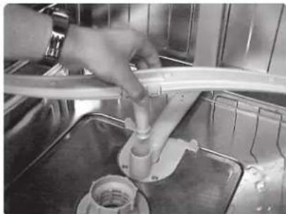 THERMADOR DWHD94BF - To remove the bottom spray arm: - 1