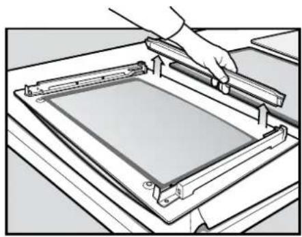 WESTINGHOUSE WVG615W - Removing the bottom trim (on selected models) - 1