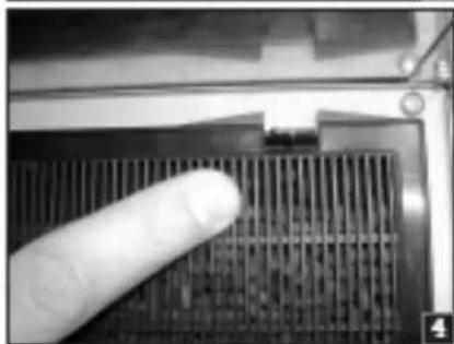 BAUMATIC BT98SS - IMPORTANT: BEFORE ATTEMPTING TO FIT OR REMOVE THE CARBON FILTERS, YOU MUST ENSURE THAT YOU HAVE DISCONNECTED THE COOKER HOOD FROM YOUR MAINS SUPPLY. - 4