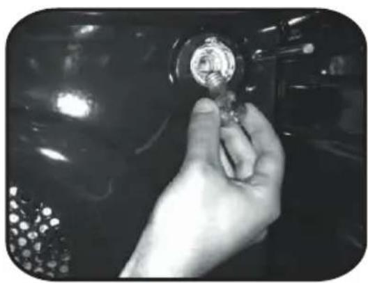 BAUMATIC BODM754B - CHANGING THE BULB - 2
