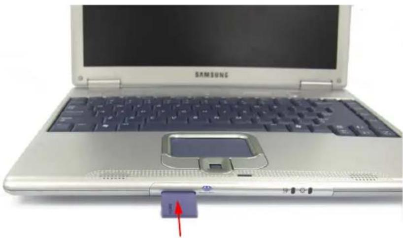 SAMSUNG NX15RWBW9P - Inserting the Memory Stick - 2