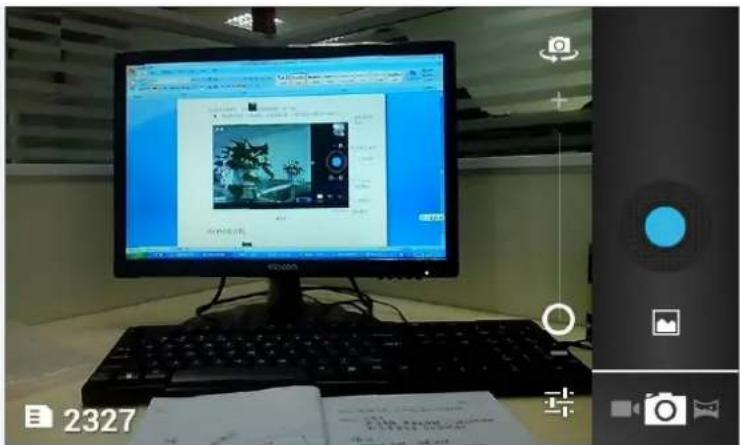 Computer monitor displaying a video call interface with Chinese text, alongside a desktop tower and photo editing icons.
