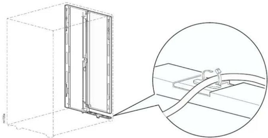 APC AR7261 - Rear-door Cable-containment Bracket - 1