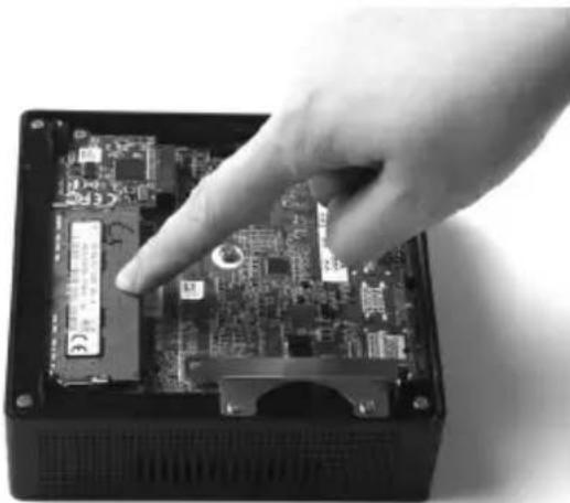 Zotac ZBOX MI642 nano - Installing a memory module - 2