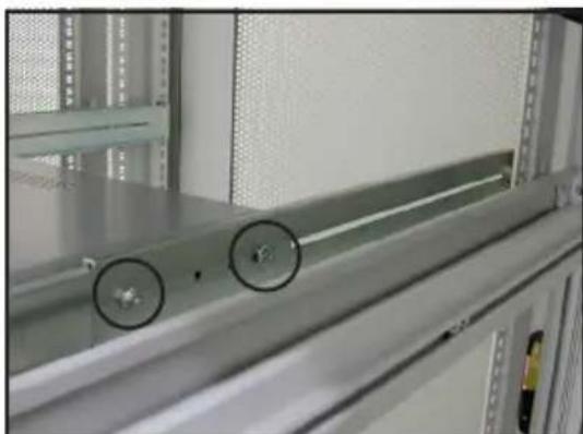 ASUS RS100-E4/PI2 - Attaching the rails to the rack - 4