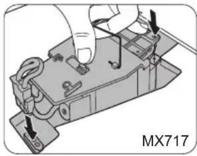 BENQ MX717 - Replacing the lamp - 13