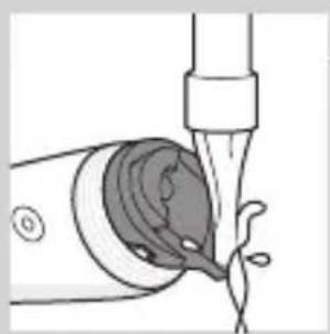 PHILIPS QC5572 - Cleaning the cutting element and comb attachments - 4