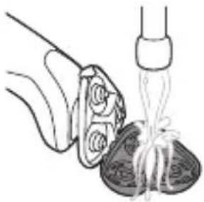 PHILIPS Series 5000 S5395 - Cleaning the shaver under the tap - 4