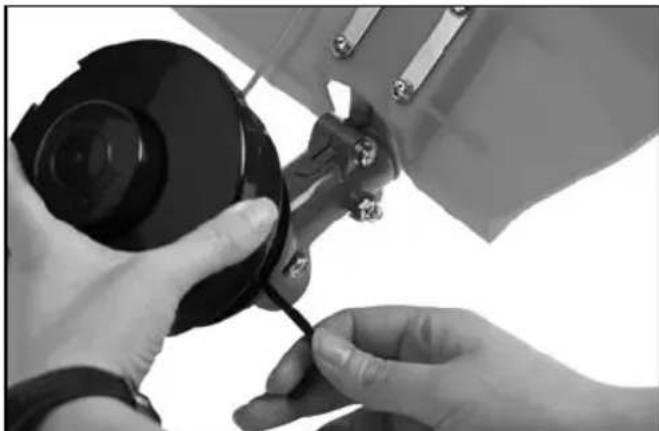 Sanli BCS260 - Attaching the trimmer head - straight shaft. - 2
