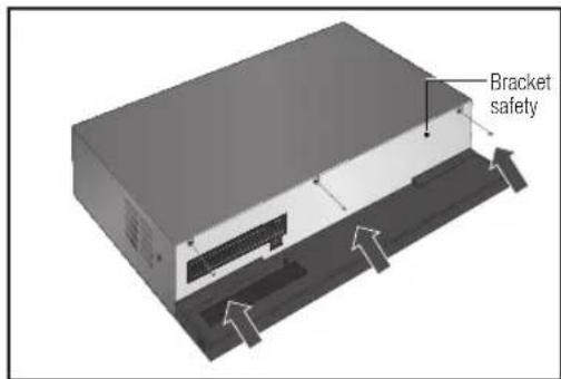Hanwha SRD-880D - Installing the HDD - 9