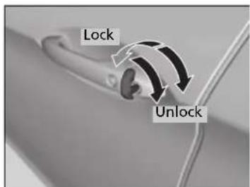 Honda Clarity Fuel Cell (2017) - Locking/Unlocking the Doors Using a Key - 1