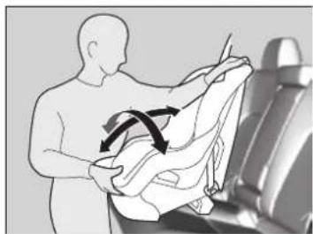Honda Clarity Fuel Cell (2017) - Installing a Child Seat with a Lap/Shoulder Seat Belt - 2