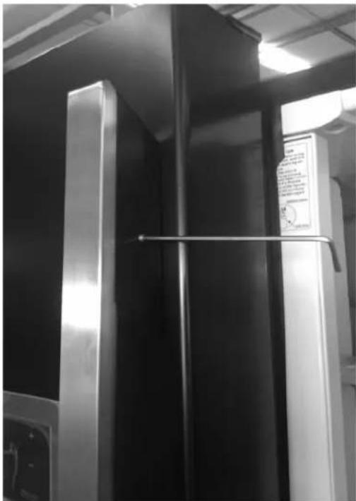 BAUMATIC B40DSS - Installing the fridge/ freezer handles - 6