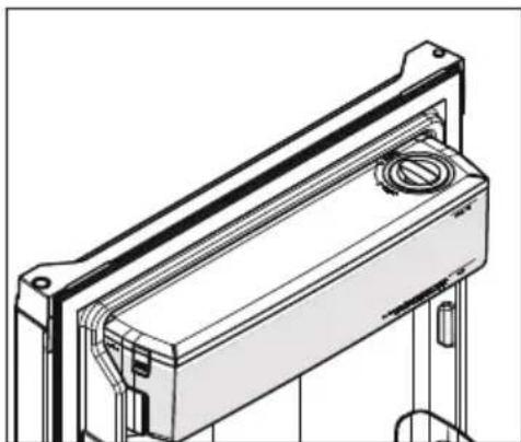ELECTROLUX ETB3460K-H - Đổ đầy ngăn chứa nước - 3