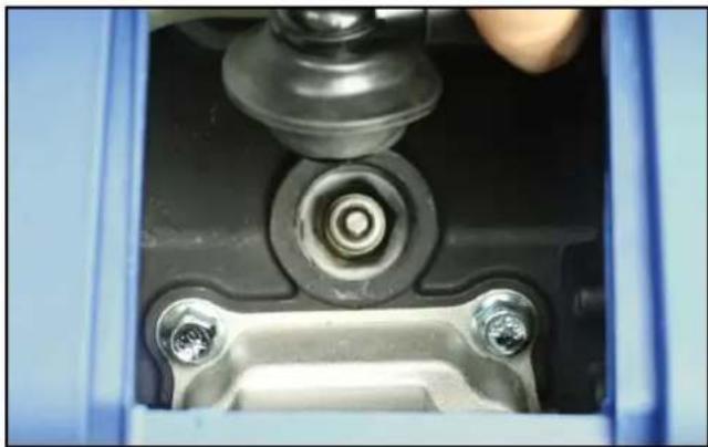 WESTINGHOUSE iGen4500s - SPARK PLUG MAINTENANCE - 3