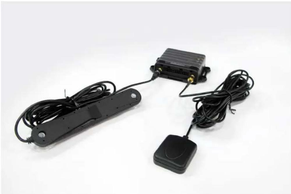 GLOBALSAT TR-600G - Install the GPS and GSM antenna - 1