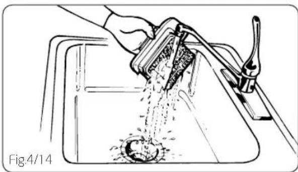 VAX Rapide V-024R - Cleaning the dirty water tank - 2