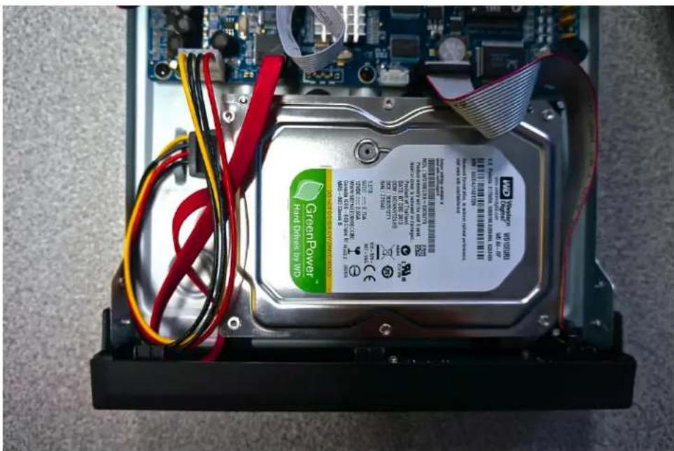 Zmodo ZP-KE1H04-S - HDD Installation - 3