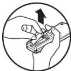 LG G12MHC - Inserting batteries - 2
