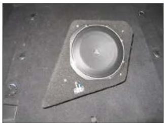 JL Audio Stealthbox SB-J-JL4DPAS/10TW1-2 - STEP 16 - 4