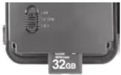 BUSHNELL Trophy Cam 119678C - Inserting the SD Card - 1