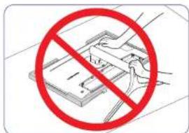SAMSUNG U28H750UQI - Attaching the Stand (U32H750UM\* / U32H850UM\*) - 8