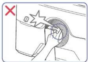 SAMSUNG S32AG322NI - Precautions for moving the product - 5