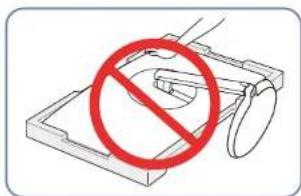 SAMSUNG C32H711QEI - Attaching the Stand - 6