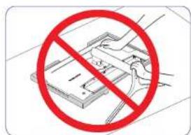 SAMSUNG U32H850UMI - Removing the Stand (U32H750UM\* / U32H850UM\*) - 6