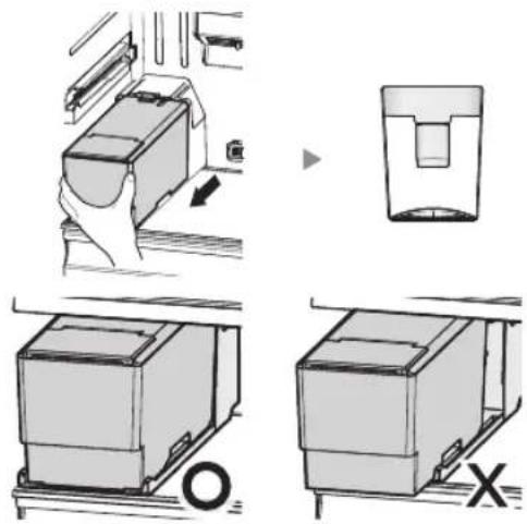 SAMSUNG RT27JARYESA - Close the refrigerator door after fi tting the water tank. - 1
